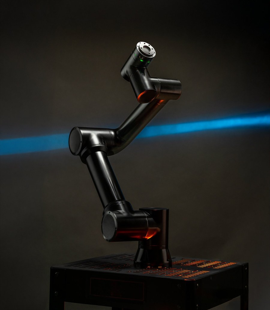 AD1, motion control robotic arm